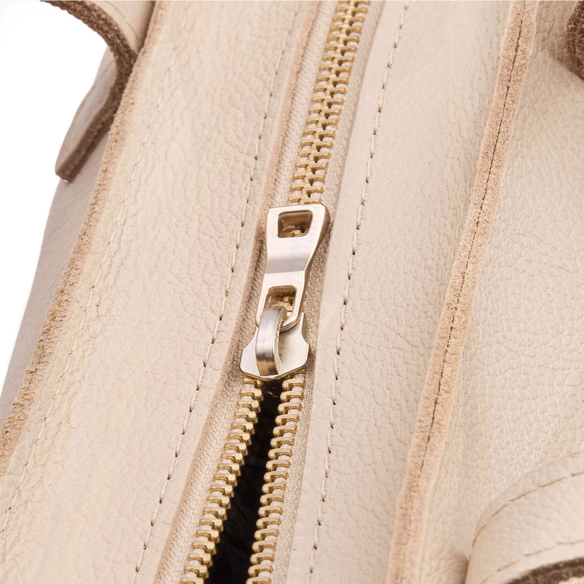 Pebbled Bone*Zipper | Close up of the zipper on midsize crossbody tote