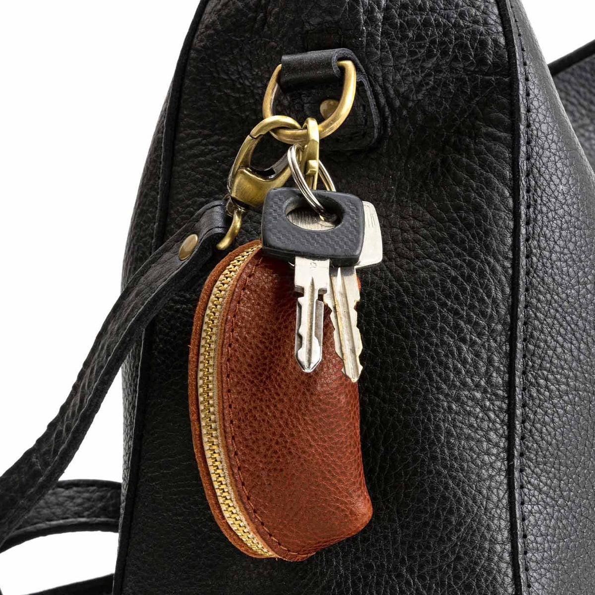 Nutmeg | Taco shaped leather pouch with zipper and swivel lobster clasp on bag
